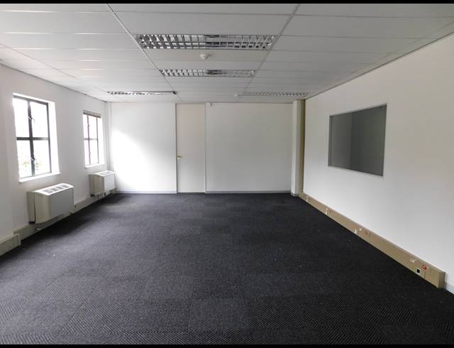 525M² OFFICE TO LET IN HYDE PARK
